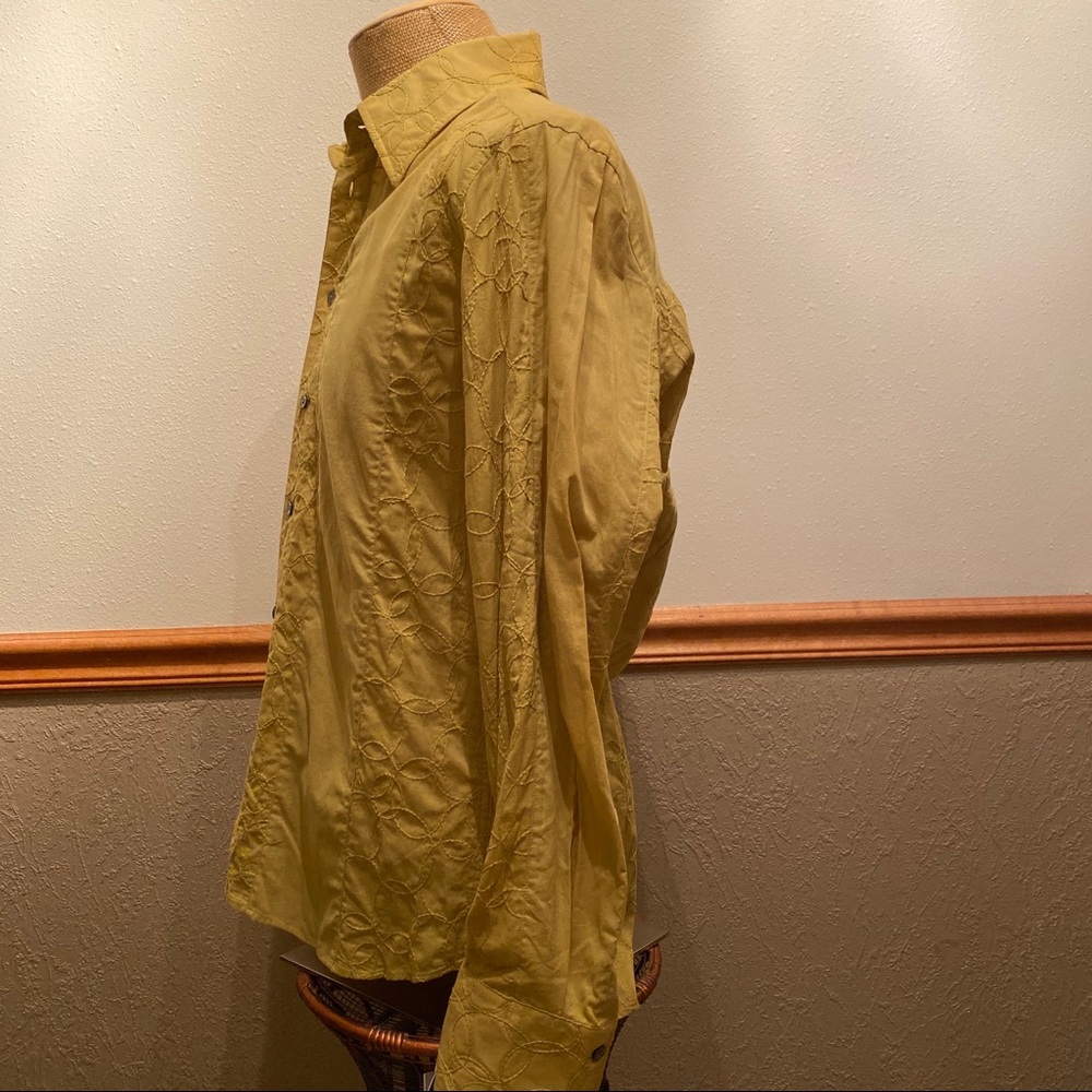 Kenneth Cole Nwt Limited Button Down. - image 4